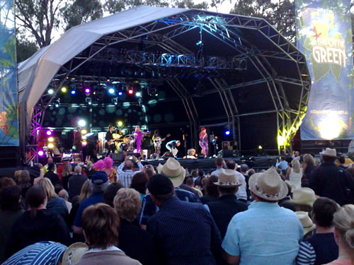The B-52's performing at Tanunda, SA 5/12/2009